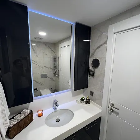 Luxurious Near Ataturk Airport شقة اسطنبول