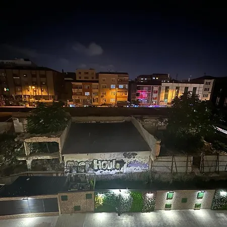 Luxurious Near Ataturk Airport شقة