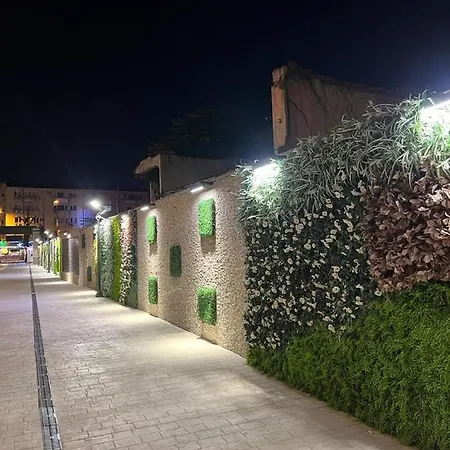 Luxurious Near Ataturk Airport شقة اسطنبول