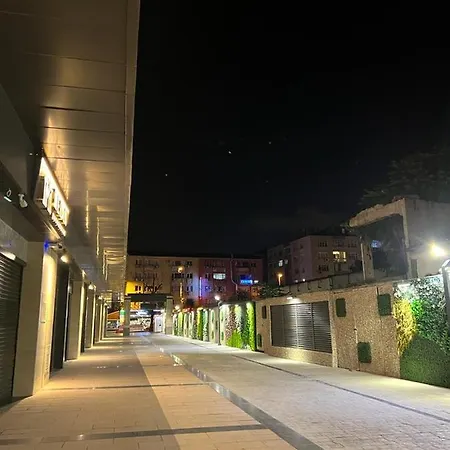 Luxurious Near Ataturk Airport شقة *