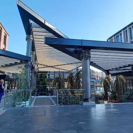 Luxurious Near Ataturk Airport شقة